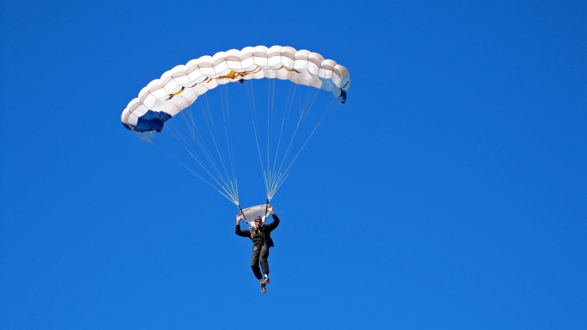 莱谢恩·卡萨斯决赛发挥成大赢家，莱恩卡斯滕